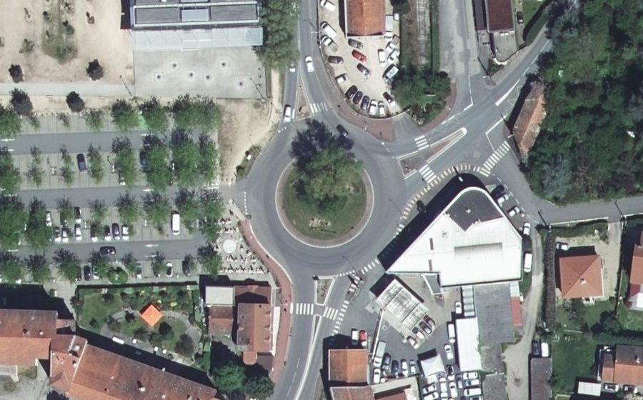 Vue aérienne du Rond-point anonyme n°22961749