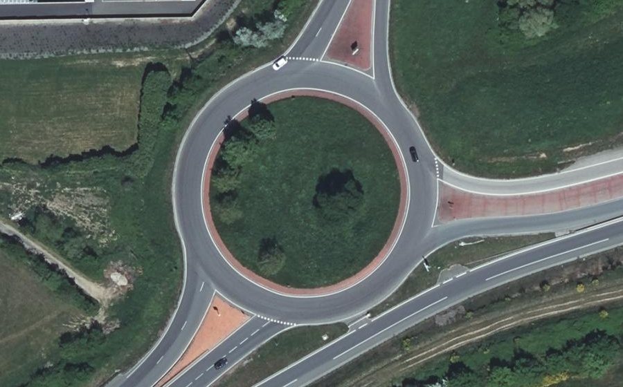 Vue aérienne du Rond-point anonyme n°22961761