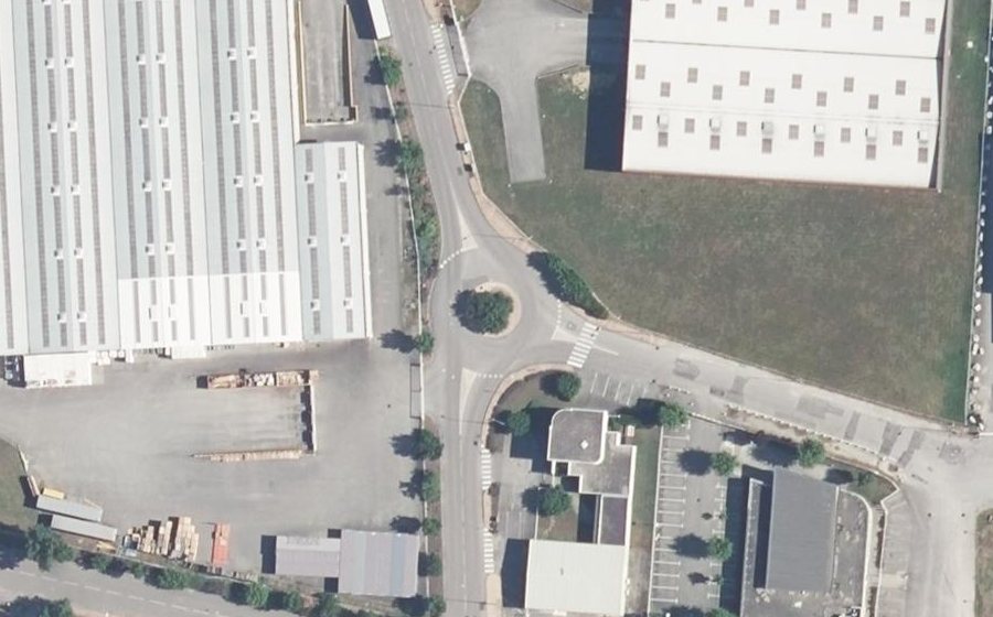 Vue aérienne du Rond-point anonyme n°229652812