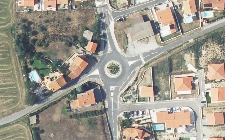 Vue aérienne du Rond-point anonyme n°22965871