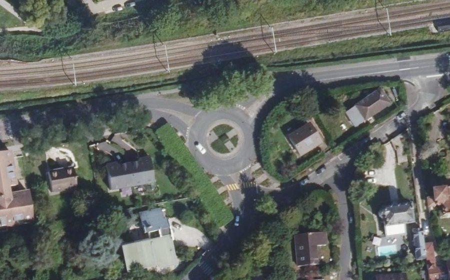 Vue aérienne du Rond-point anonyme n°22968914