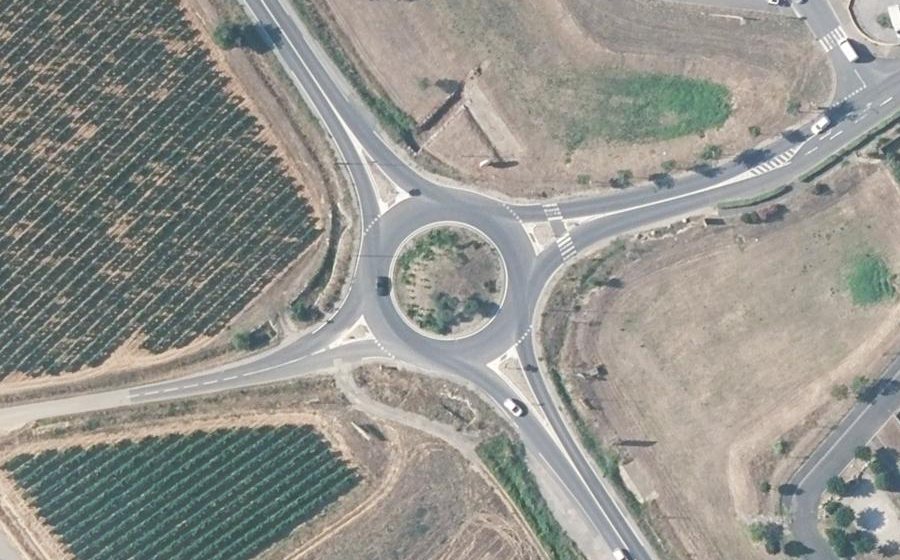 Vue aérienne du Rond-point anonyme n°229692207