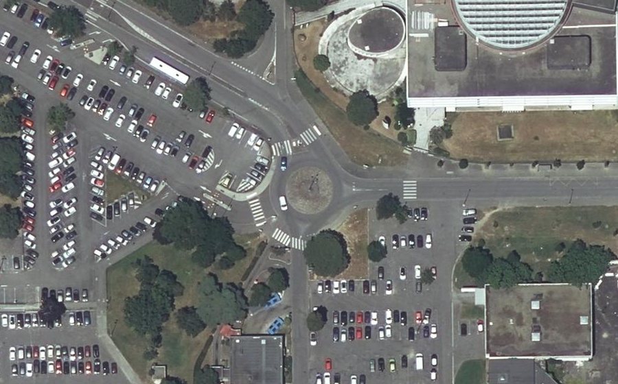 Vue aérienne du Rond-point anonyme n°22971658