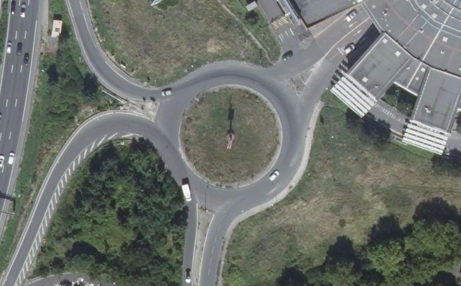 Vue aérienne du Rond-point anonyme n°22972439