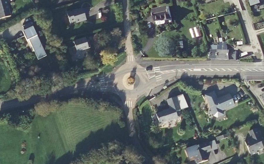 Vue aérienne du Rond-point anonyme n°22973116