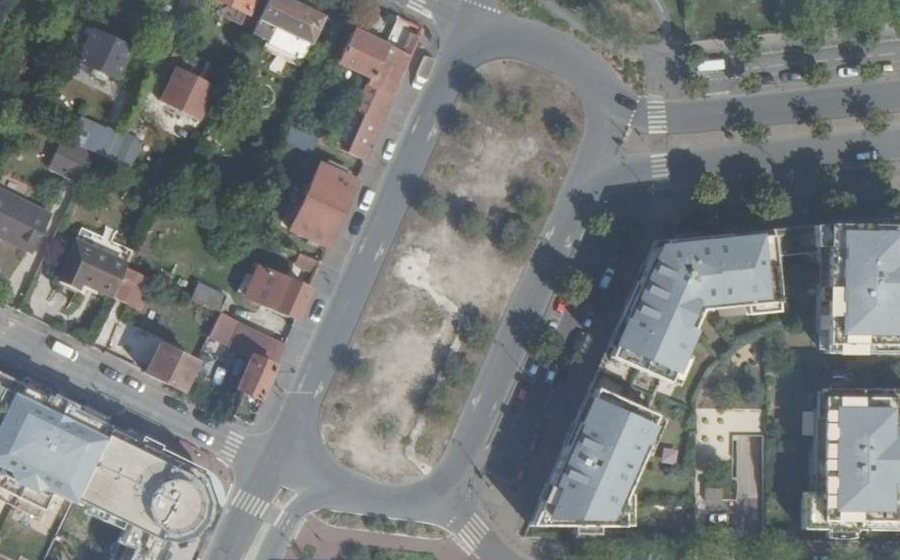 Vue aérienne du Rond-point anonyme n°22973532