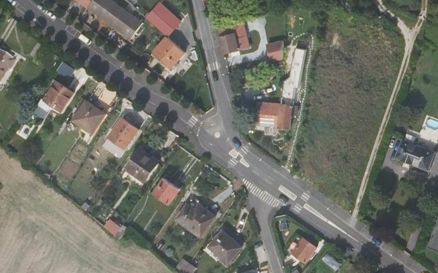 Vue aérienne du Rond-point anonyme n°22973865