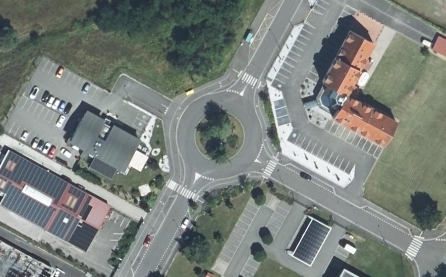 Vue aérienne du Rond-point anonyme n°22974829