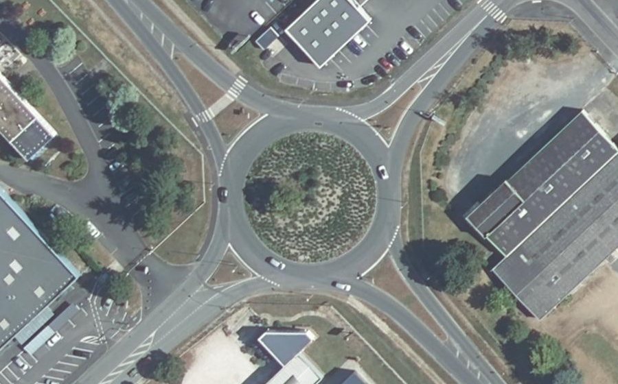 Vue aérienne du Rond-point anonyme n°22976103