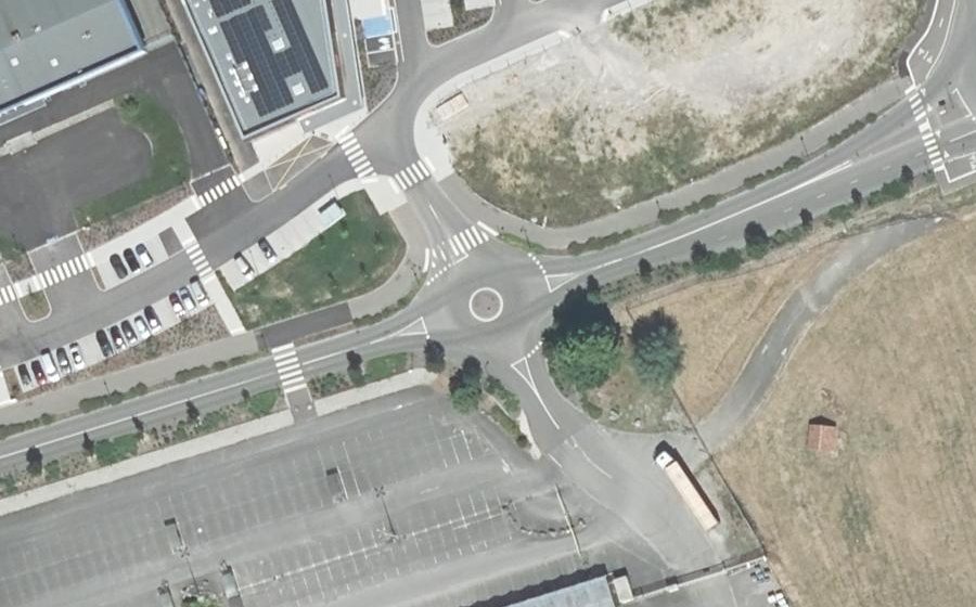 Vue aérienne du Rond-point anonyme n°22977520