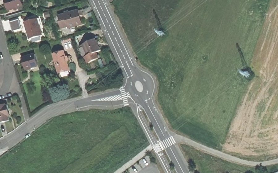 Vue aérienne du Rond-point anonyme n°22977894