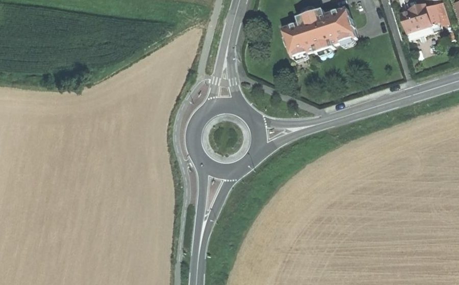 Vue aérienne du Rond-point anonyme n°22977922