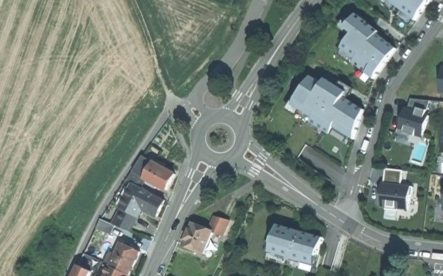 Vue aérienne du Rond-point anonyme n°22977950