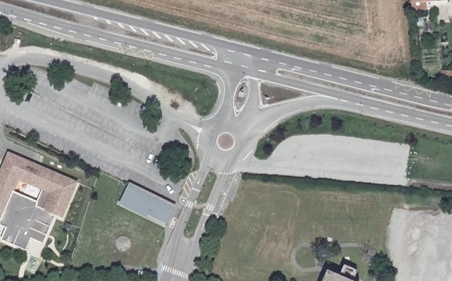 Vue aérienne du Rond-point anonyme n°22980146
