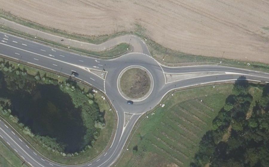 Vue aérienne du Rond-point anonyme n°22980205