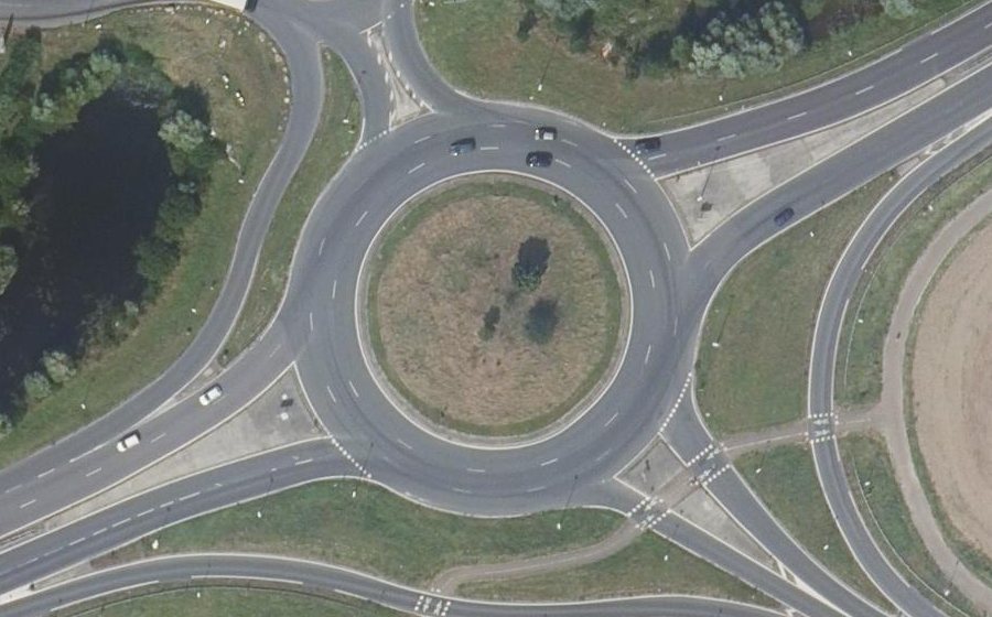 Vue aérienne du Rond-point anonyme n°22980206