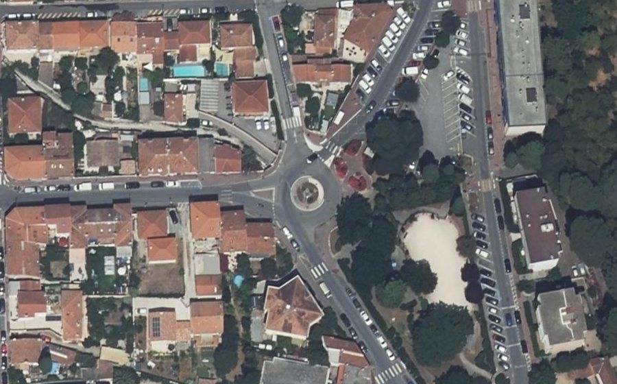 Vue aérienne du Rond-point anonyme n°22989931