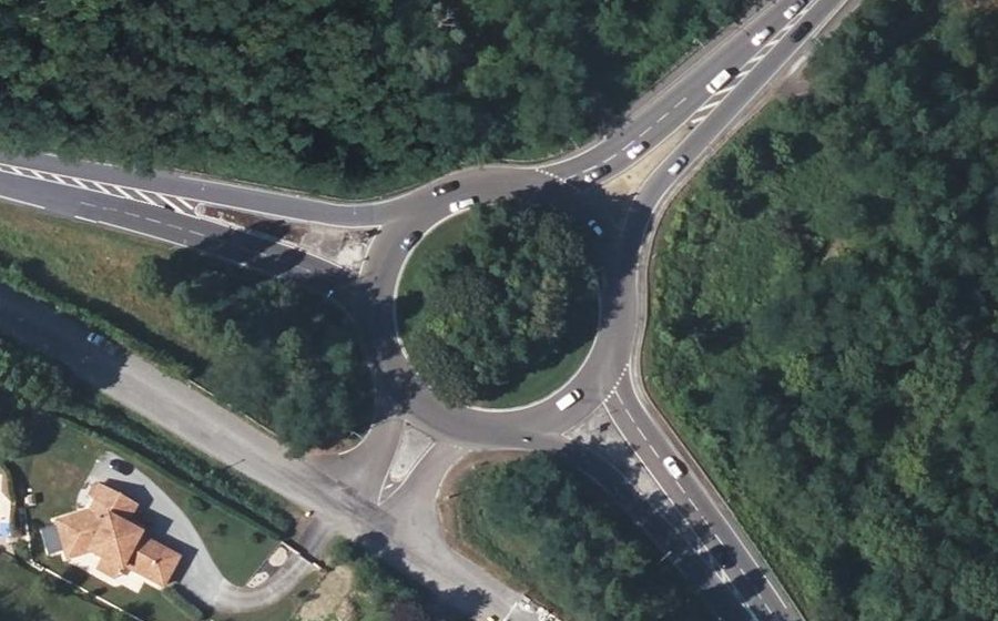 Vue aérienne du Rond-point anonyme n°22991884