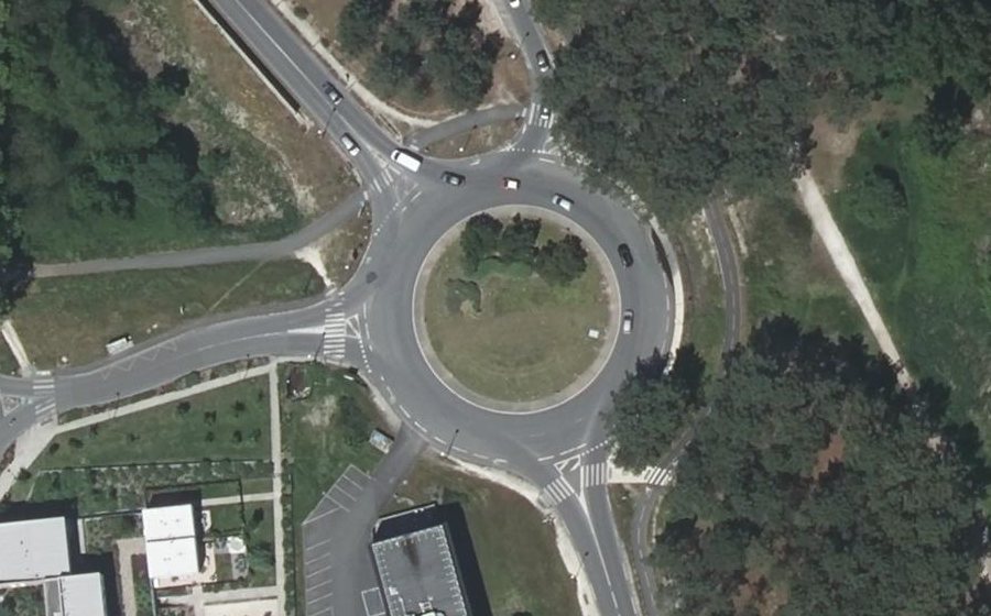 Vue aérienne du Rond-point anonyme n°22992785