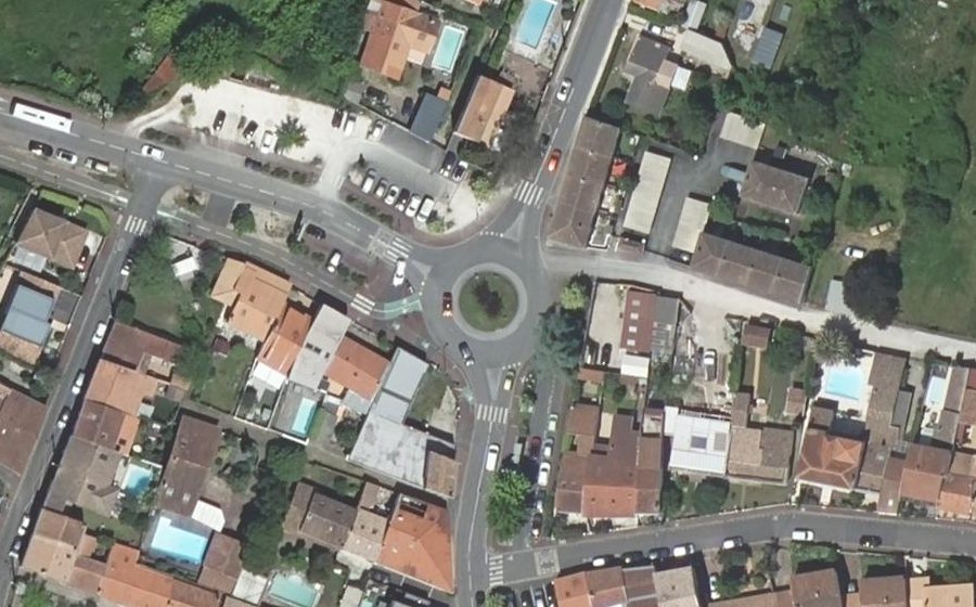 Vue aérienne du Rond-point anonyme n°22992959