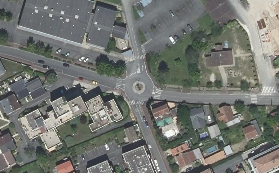 Vue aérienne du Rond-point anonyme n°22993037