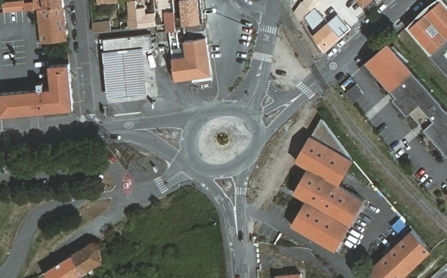 Vue aérienne du Rond-point anonyme n°22996821