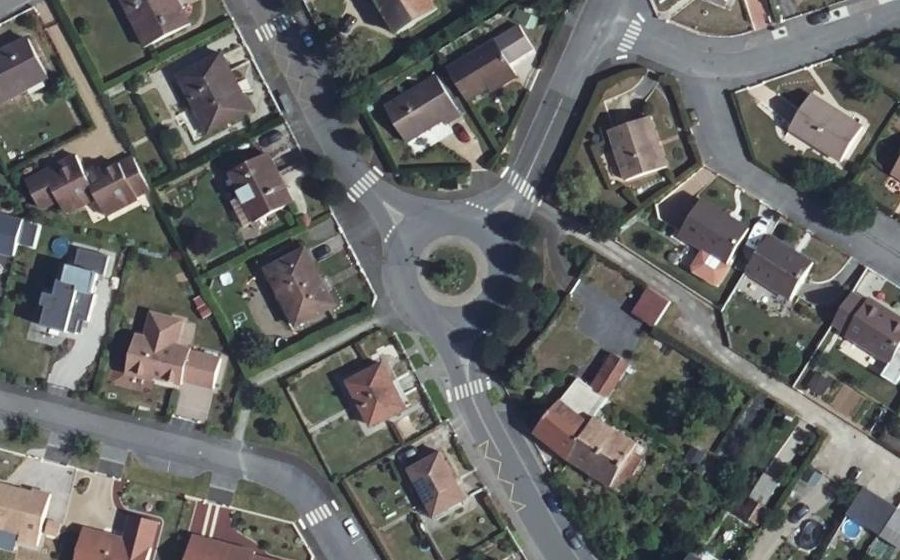 Vue aérienne du Rond-point anonyme n°229980009
