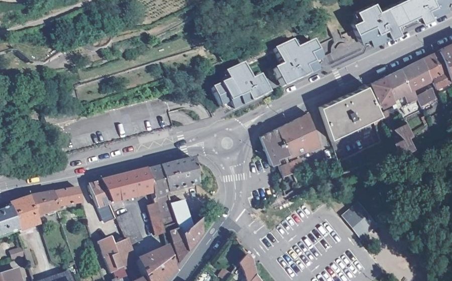 Vue aérienne du Rond-point anonyme n°22999258