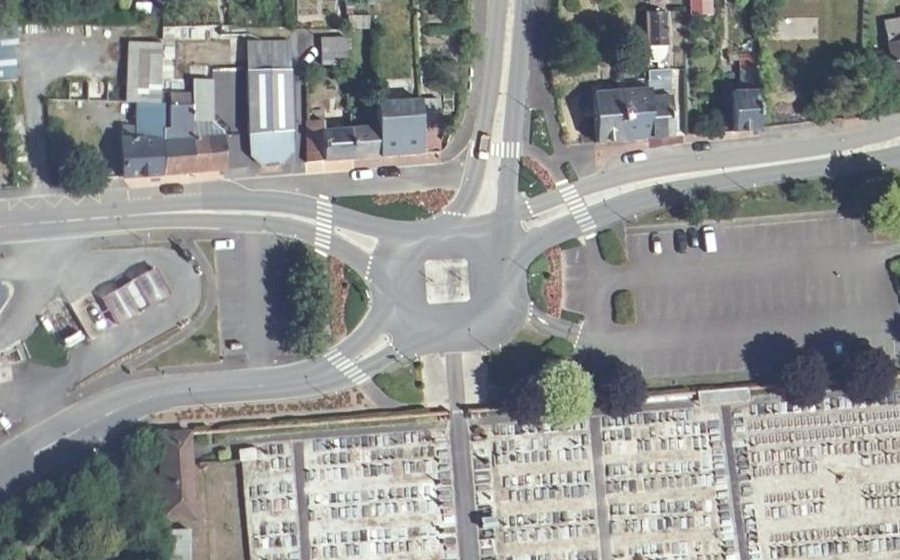 Vue aérienne du Rond-point anonyme n°22999745