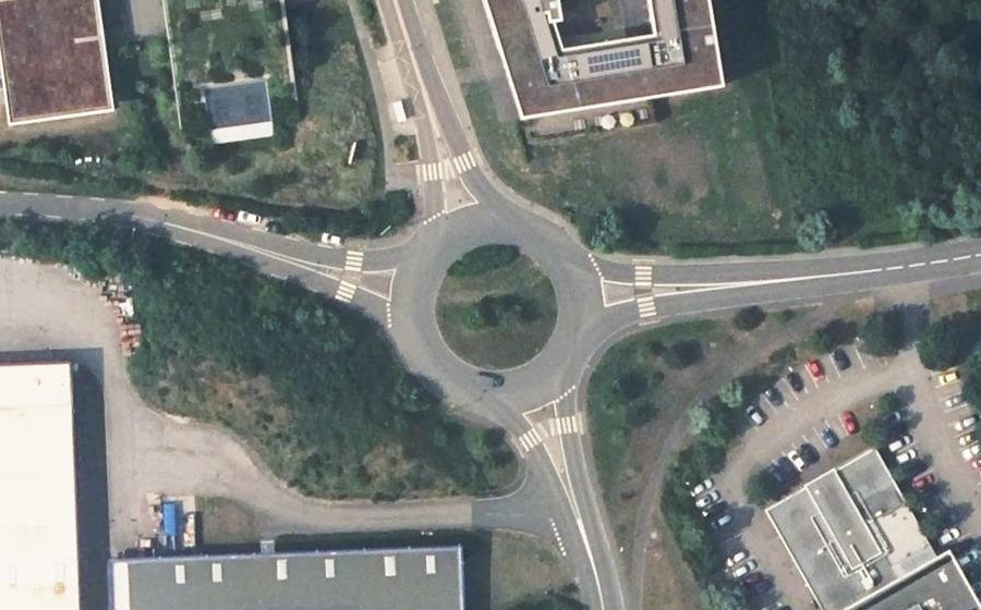 Vue aérienne du Rond-point anonyme n°230029477