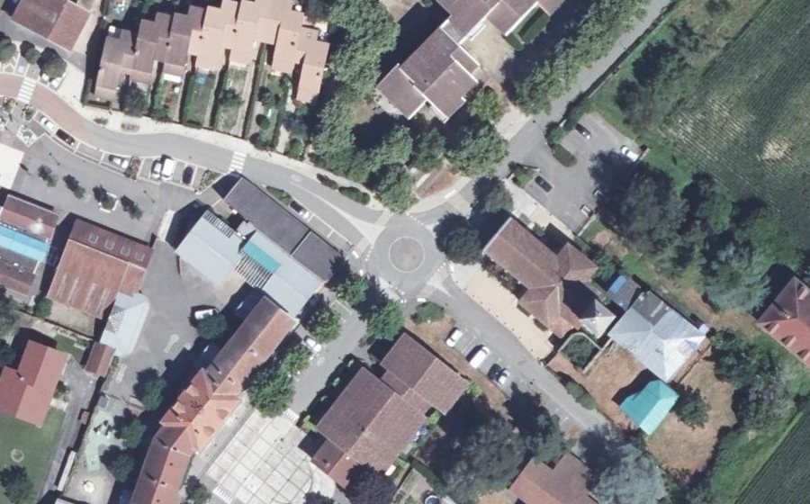 Vue aérienne du Rond-point anonyme n°230038874