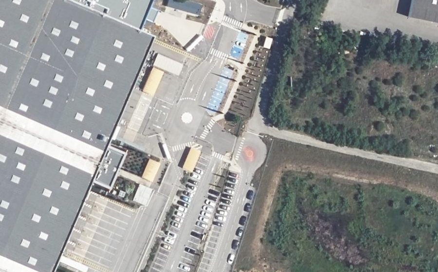 Vue aérienne du Rond-point anonyme n°230077395