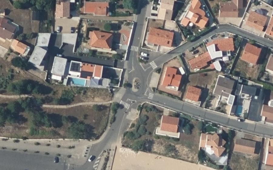 Vue aérienne du Rond-point anonyme n°230165548