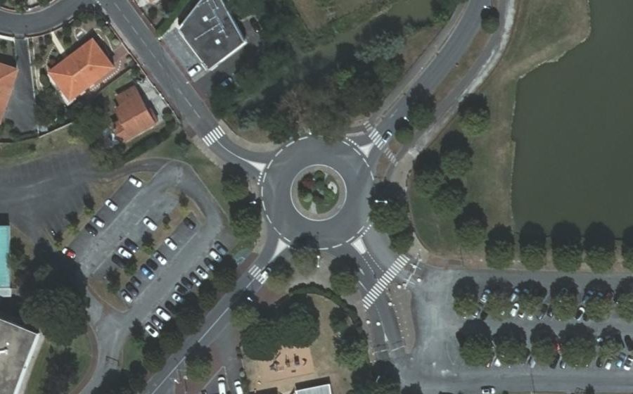 Vue aérienne du Rond-point anonyme n°23019478