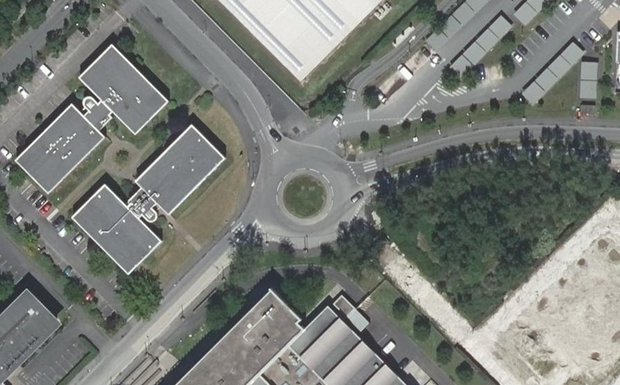 Vue aérienne du Rond-point anonyme n°23021162