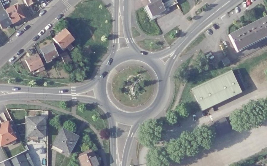 Vue aérienne du Rond-point anonyme n°23021352