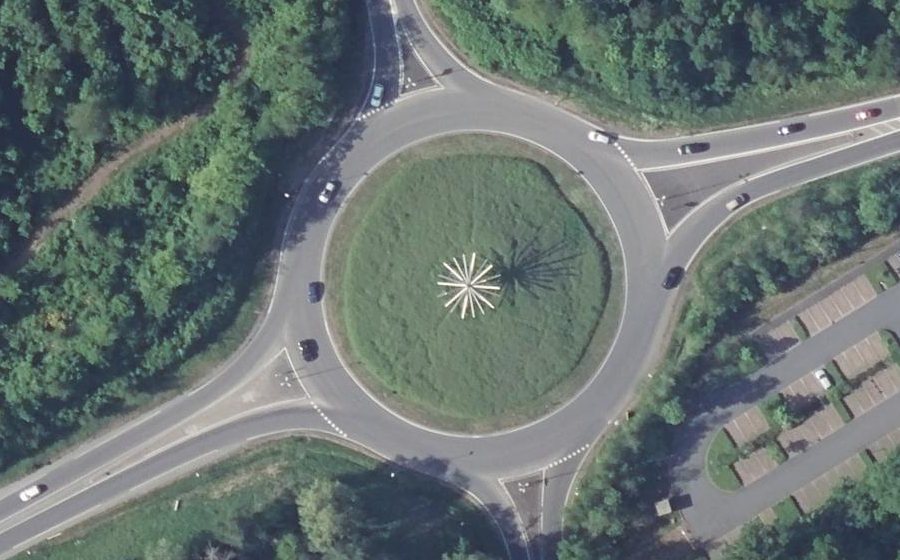 Vue aérienne du Rond-point anonyme n°23021368