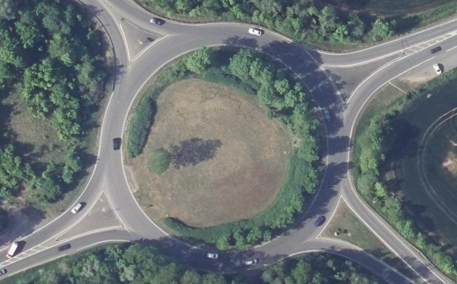 Vue aérienne du Rond-point anonyme n°23021400