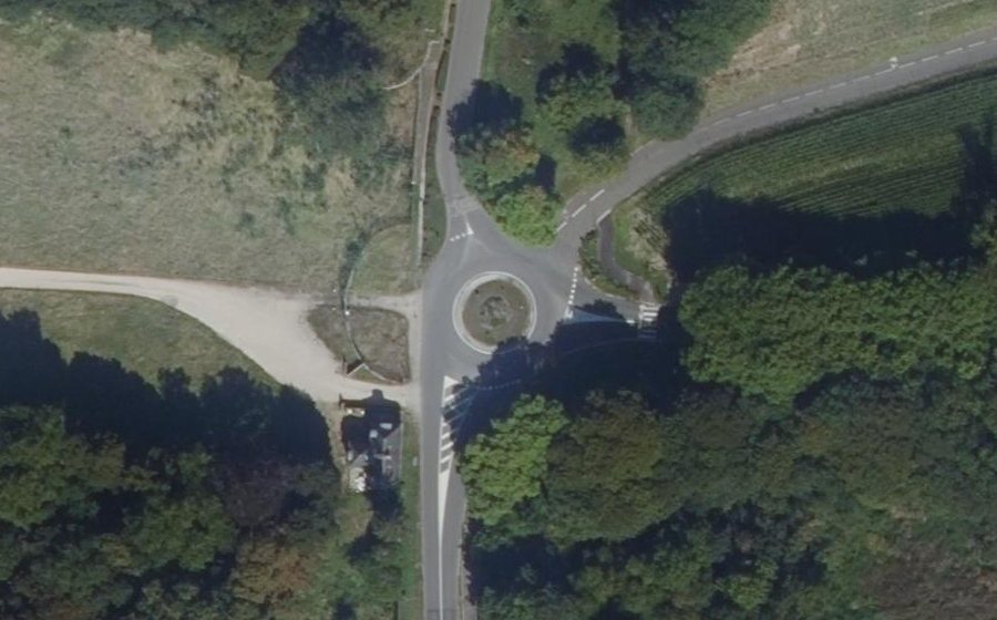 Vue aérienne du Rond-point anonyme n°23023491