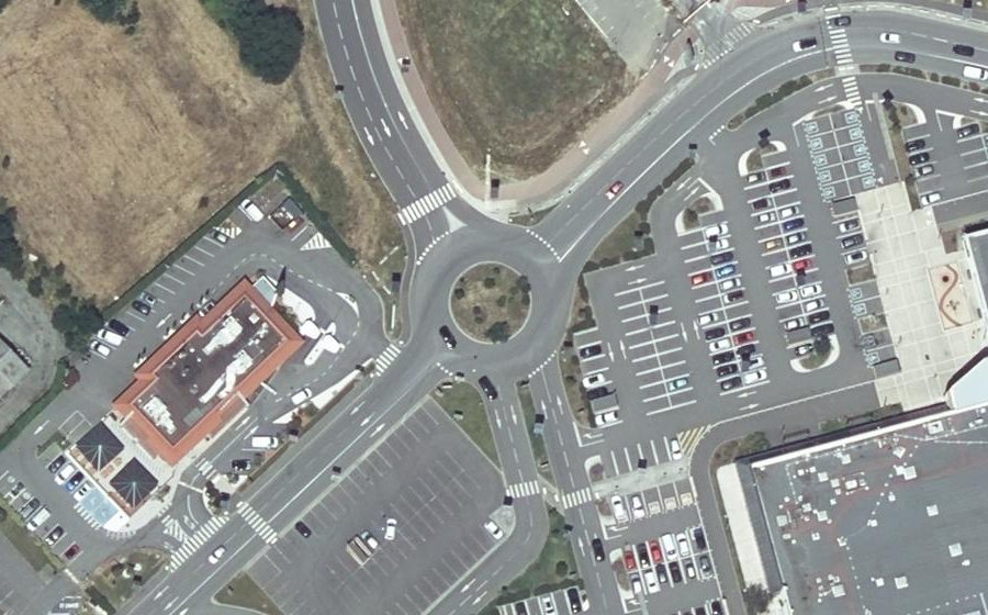 Vue aérienne du Rond-point anonyme n°23025488