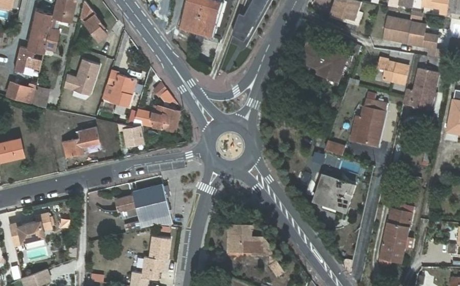 Vue aérienne du Rond-point anonyme n°23032245