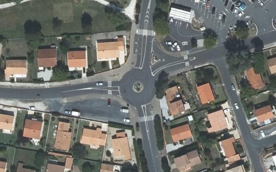 Vue aérienne du Rond-point anonyme n°23032271