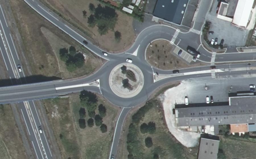 Vue aérienne du Rond-point anonyme n°23032410