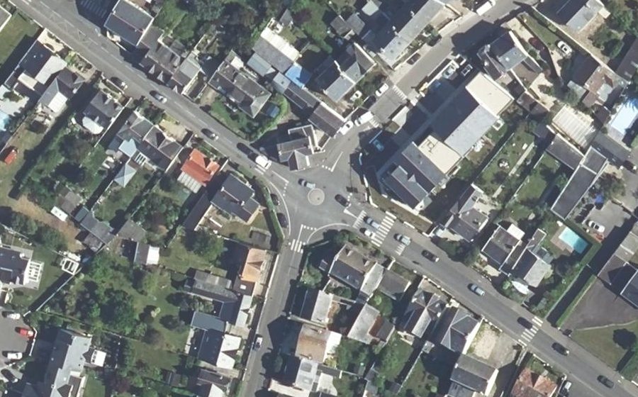 Vue aérienne du Rond-point anonyme n°23032422
