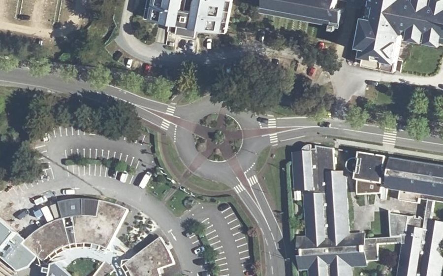 Vue aérienne du Rond-point anonyme n°23032488