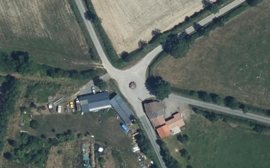 Vue aérienne du Rond-point anonyme n°230328348