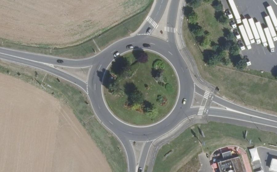 Vue aérienne du Rond-point anonyme n°23038316
