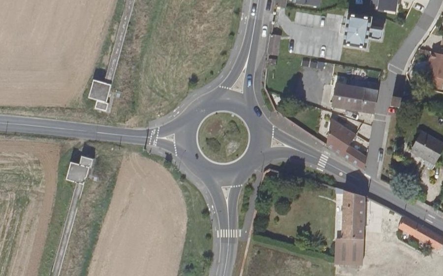 Vue aérienne du Rond-point anonyme n°23040111