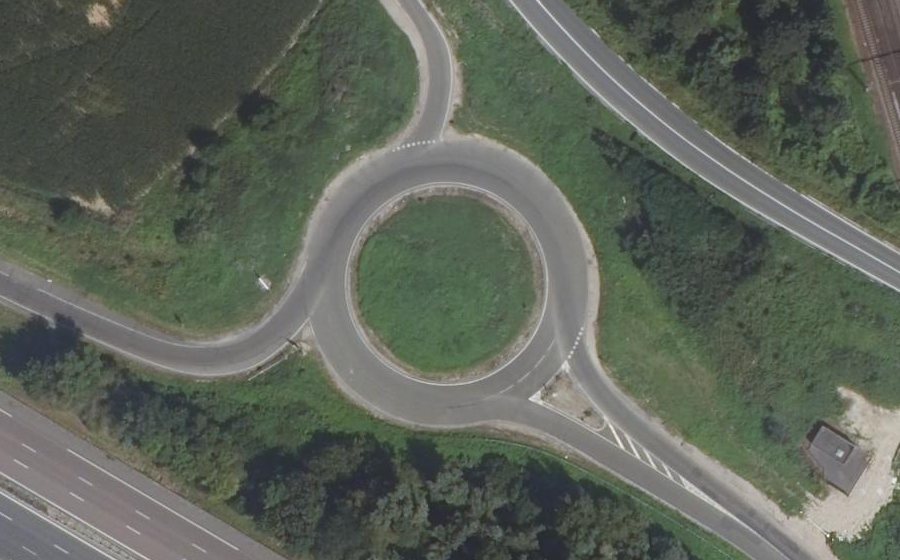 Vue aérienne du Rond-point anonyme n°23047275