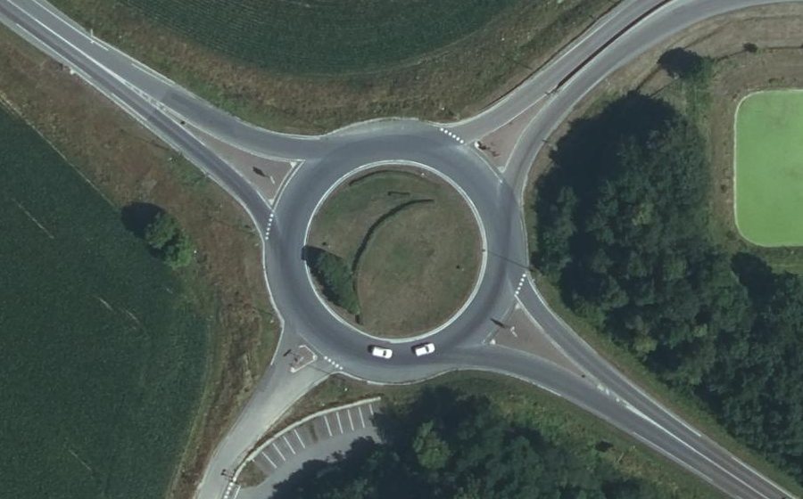 Vue aérienne du Rond-point anonyme n°23048340